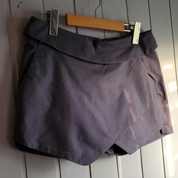 TALULA Berklee Skort - Picture 2 of 11